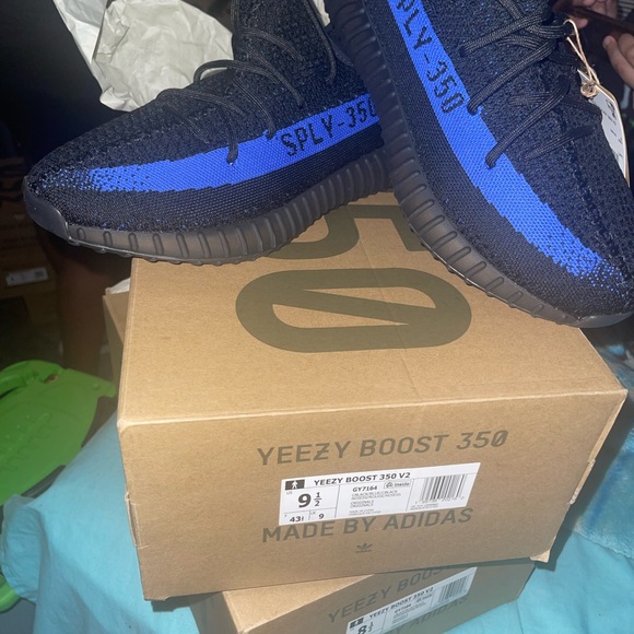 Brand New Yeezy Original size 5 - Picture 3 of 5